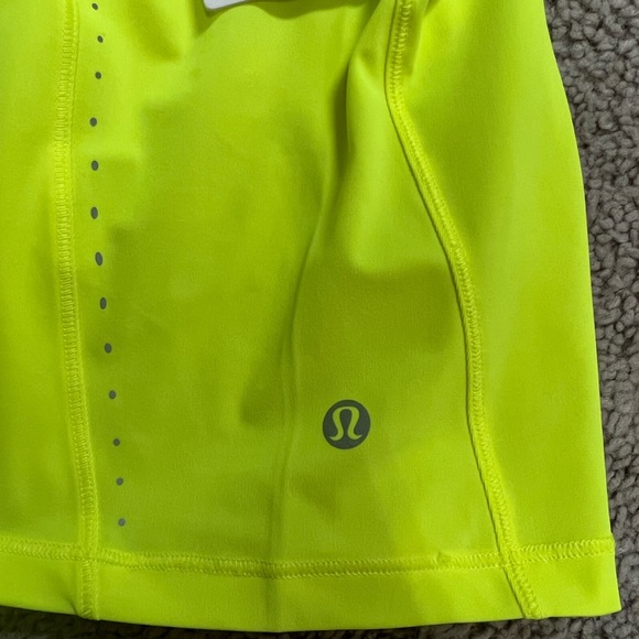 Lululemon Crop ✨NWT✨ - Picture 3 of 5